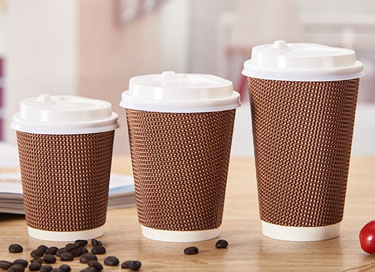 90mm Ağız Üç Katlı Oluklu Tek Kullanımlık Kahve Fincanları 16oz