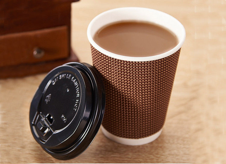 90mm Ağız Üç Katlı Oluklu Tek Kullanımlık Kahve Fincanları 16oz